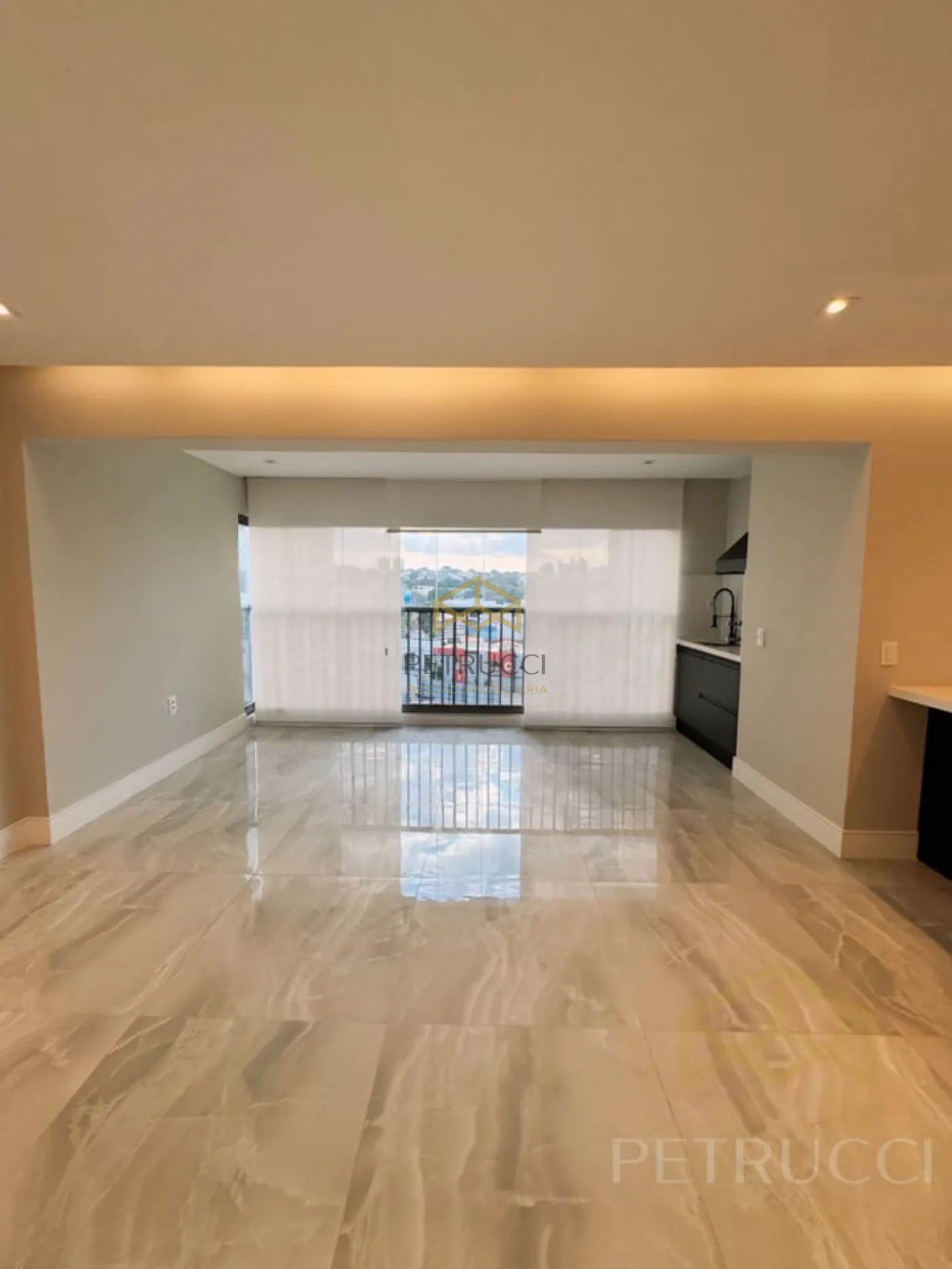 Comprar Apartamento / Padrão em Campinas R$ 1.065.000,00 - Foto 2